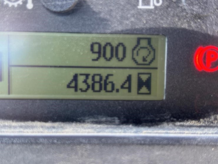 2020-deere-410l-image-66