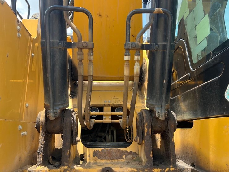 2016-caterpillar-335fl-image-15