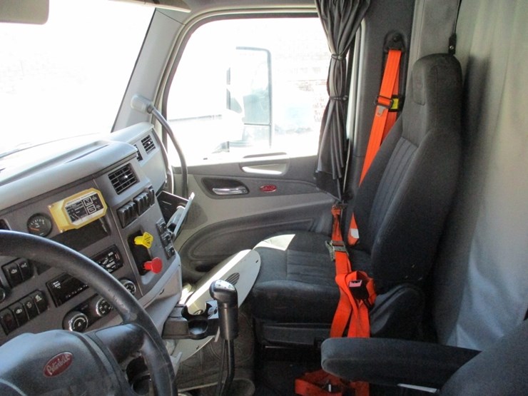 2016-peterbilt-579-image-8