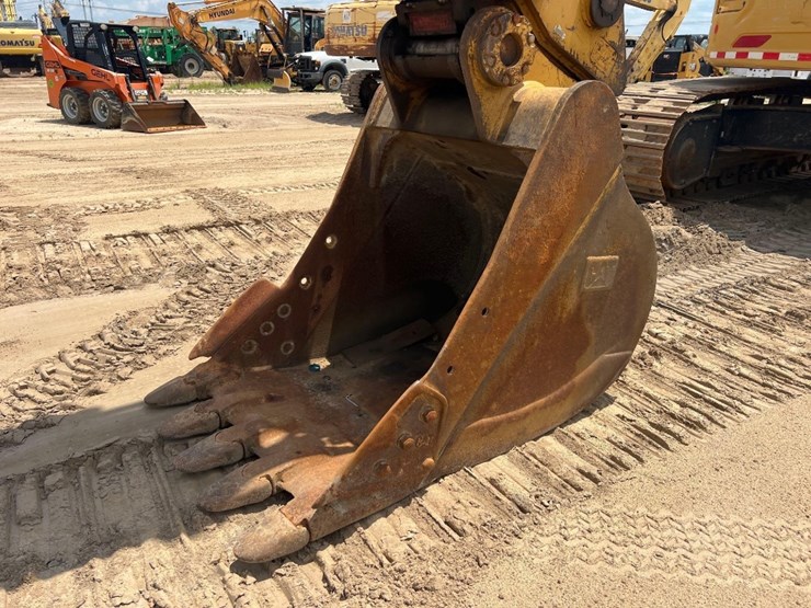 2016-caterpillar-335fl-image-10