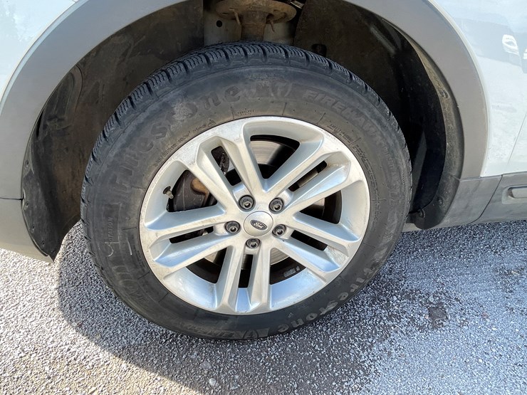 2018-ford-explorer-image-47