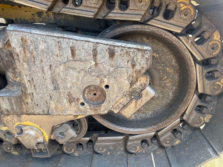 2011-caterpillar-d9t-image-14