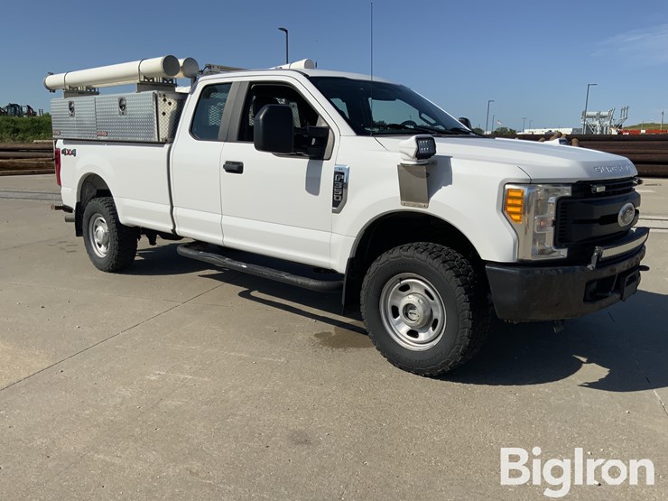 2017-ford-f350-xl-image-3