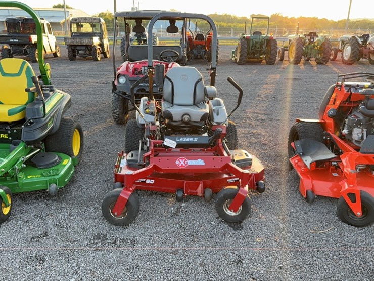 #3083-•-exmark-lazer-z-x-series-zero-turn-mower-image-2