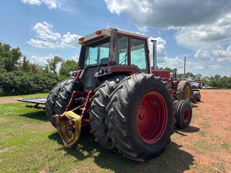 1977-ih-1586-tractor-image-4