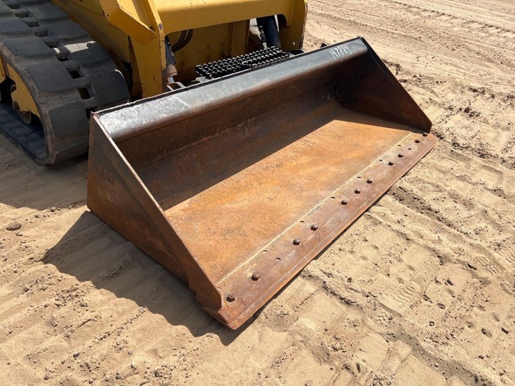 2015-caterpillar-259d-image-17