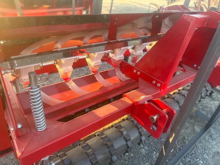 #2052-•-unused-cfg-stsd10-skid-steer-seeder-stsd1025052801dinv#:-25090-image-8