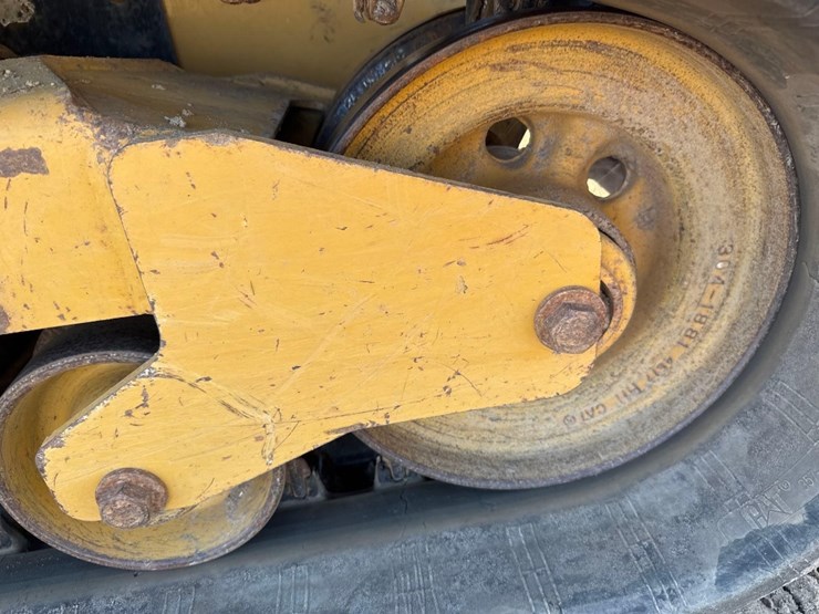 2014-caterpillar-259d-image-16