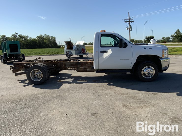 2013-chevrolet-3500hd-image-4