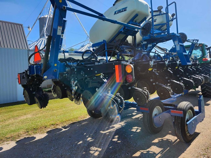 2019-kinze-3500-image-6