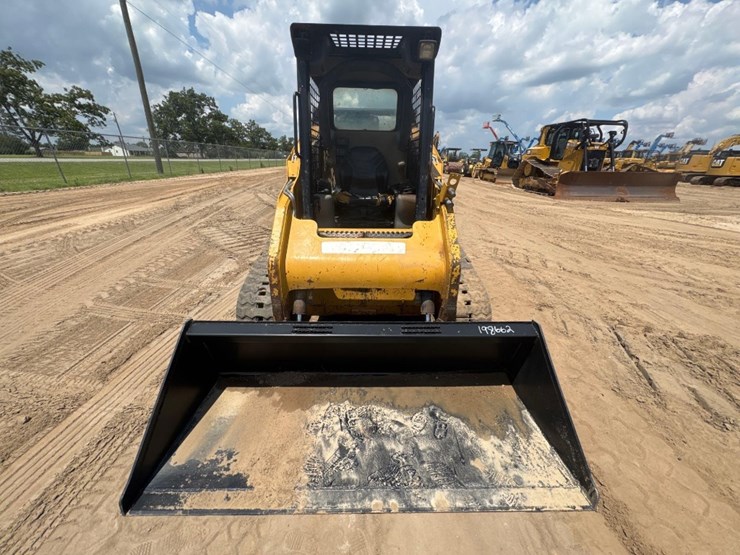 2011-caterpillar-259b3-image-3
