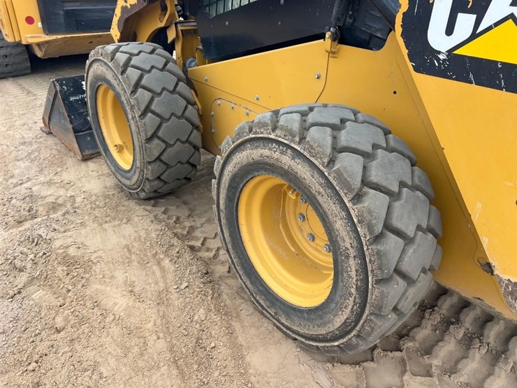 2016-caterpillar-262d-image-19