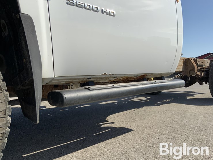 2013-chevrolet-3500hd-image-16