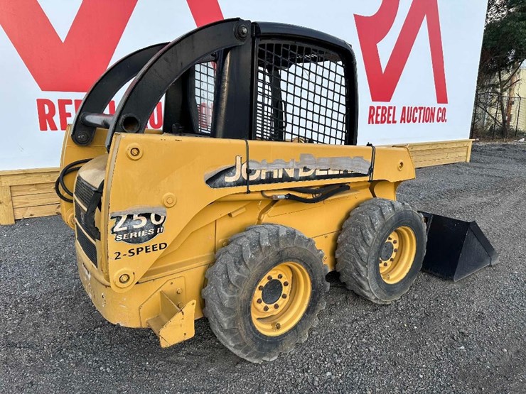 deere-250-image-9
