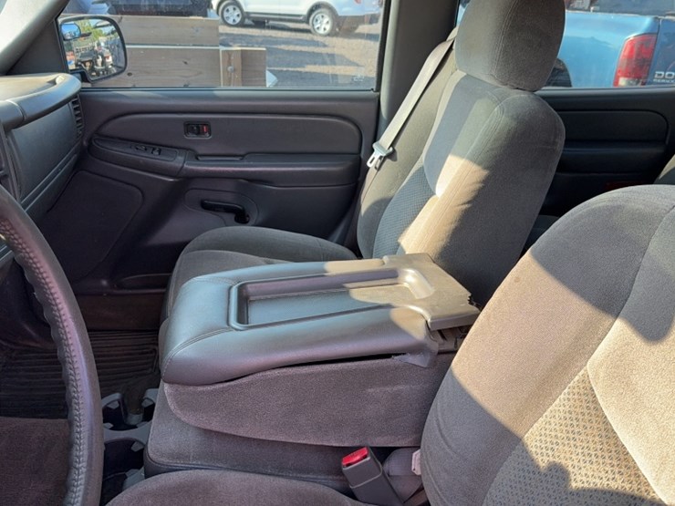 2005-chevrolet-1500-image-19