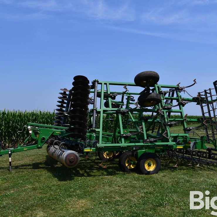 JOHN DEERE 726