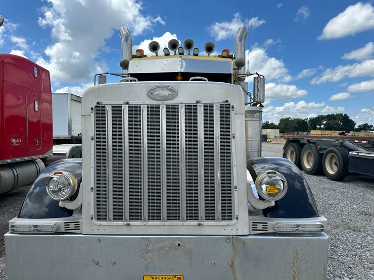 1998-peterbilt-379-image-40