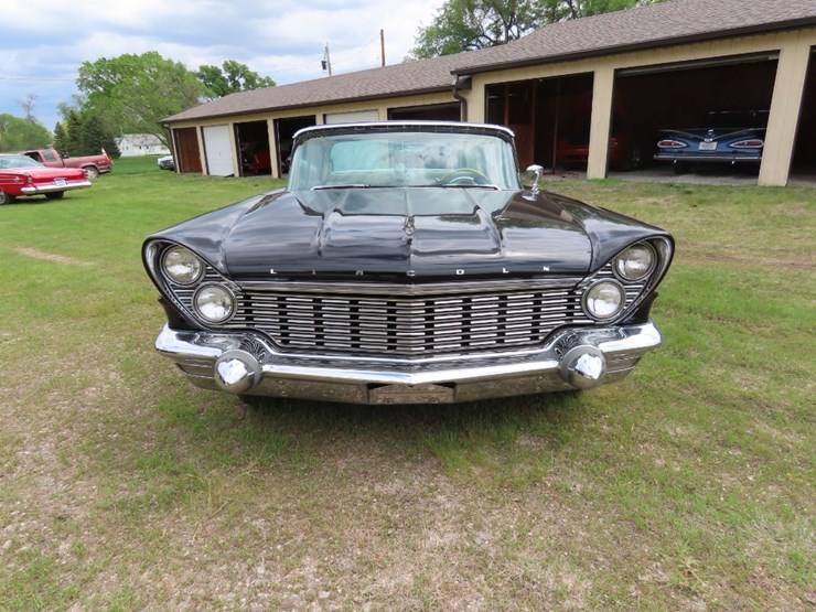 1960-lincoln-4dr-ht-image-2