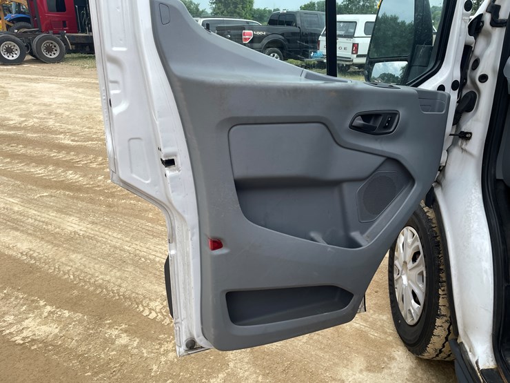 2015-ford-transit-image-38