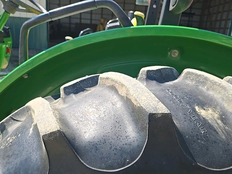 2015-john-deere-5065e-image-42