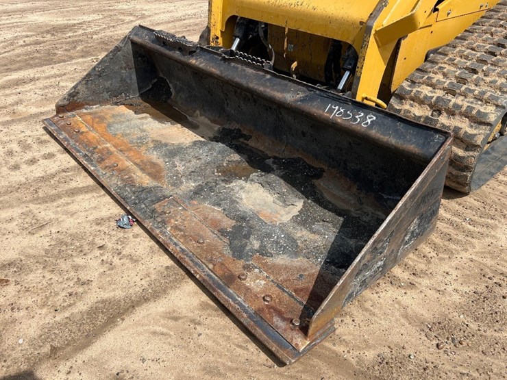2021-caterpillar-299d3-image-17