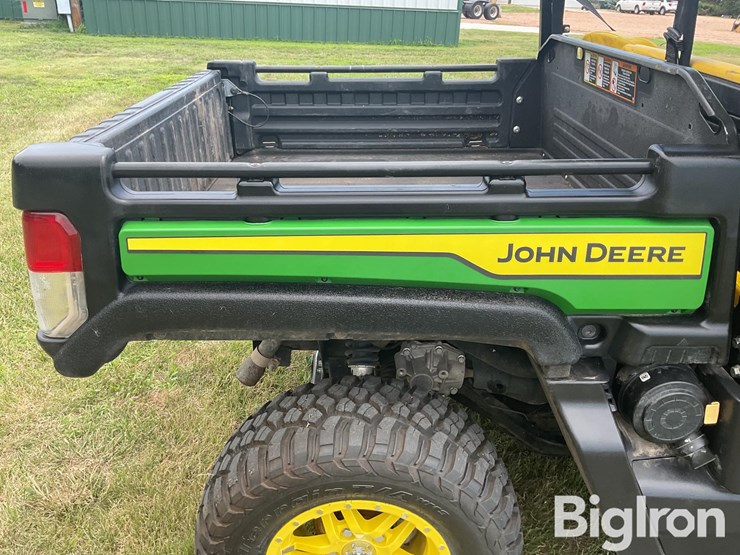 2021-john-deere-gator-image-12
