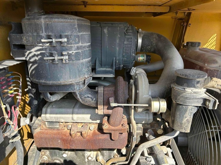 2010-caterpillar-cm1210106-rought-terrain-forklift-image-15