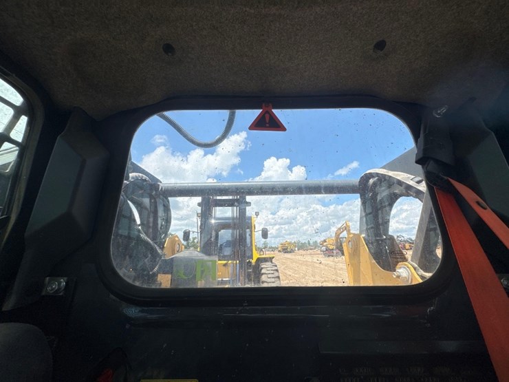 2023-deere-317g-image-31