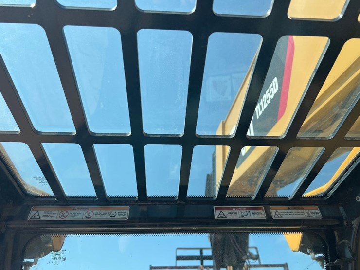 2020-caterpillar-tl1255d-image-29