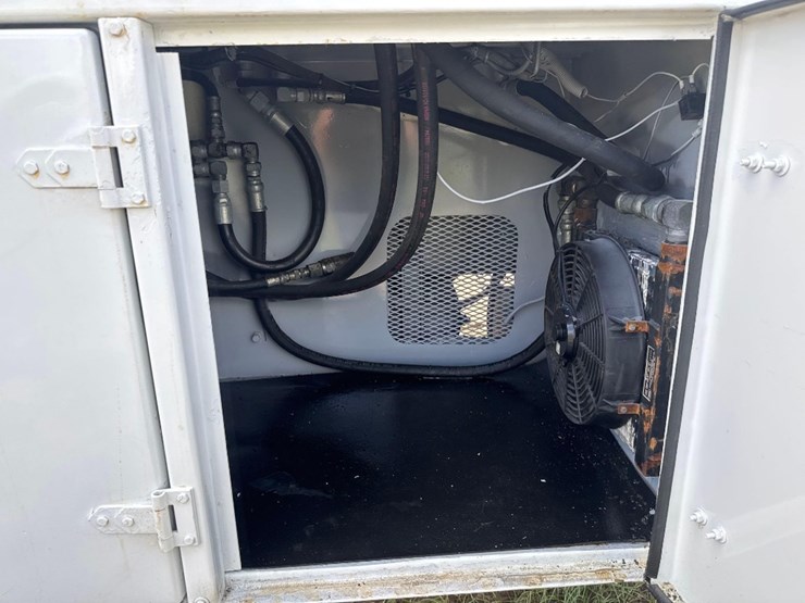 2007-peterbilt-pb335-lube-truck-image-23