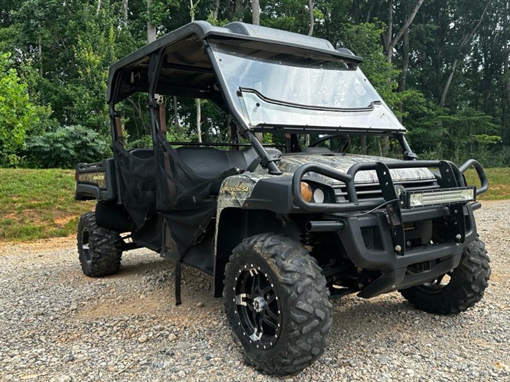 2021-john-deere-gator-image-8