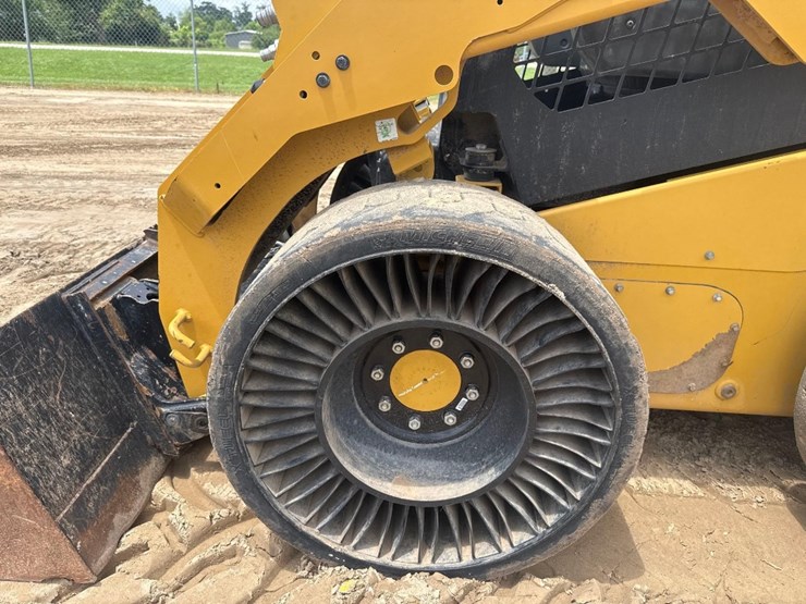 2022-caterpillar-246d3-image-10