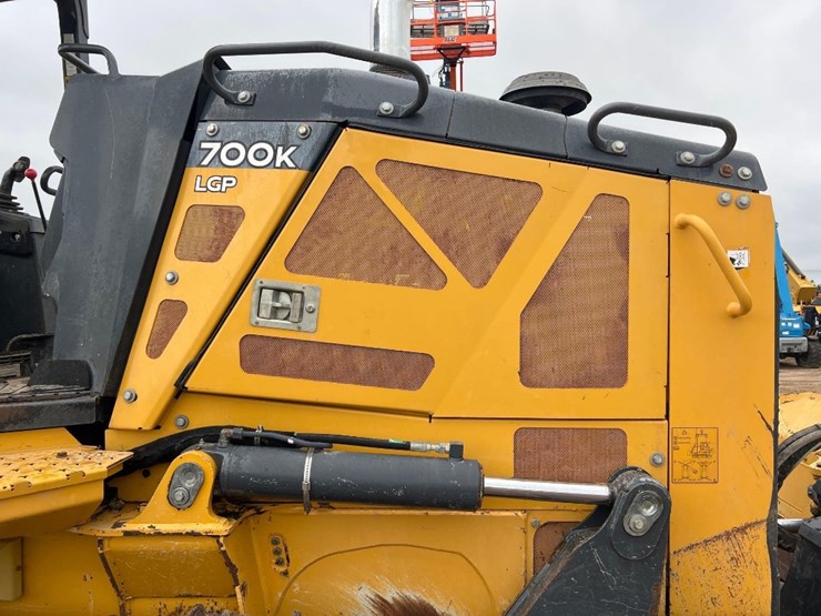 2016-deere-700k-lgp-image-21