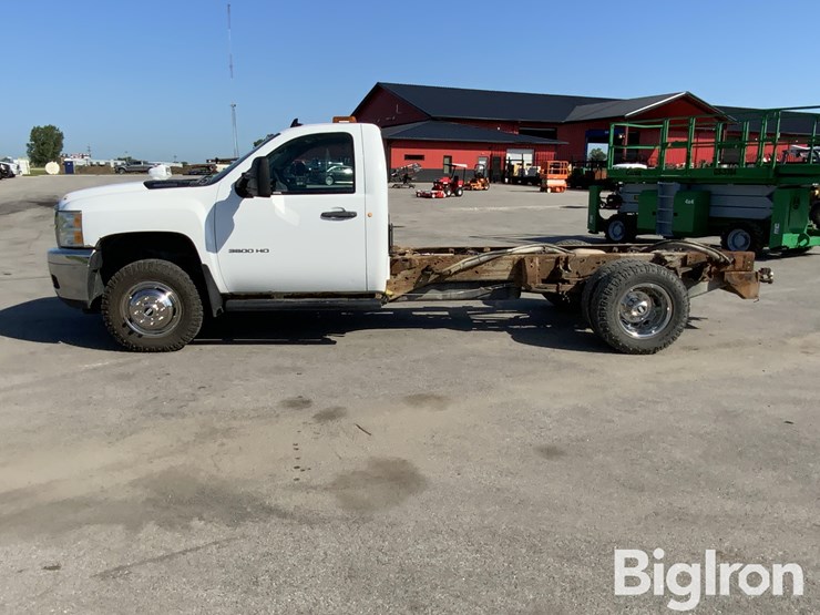 2013-chevrolet-3500hd-image-8