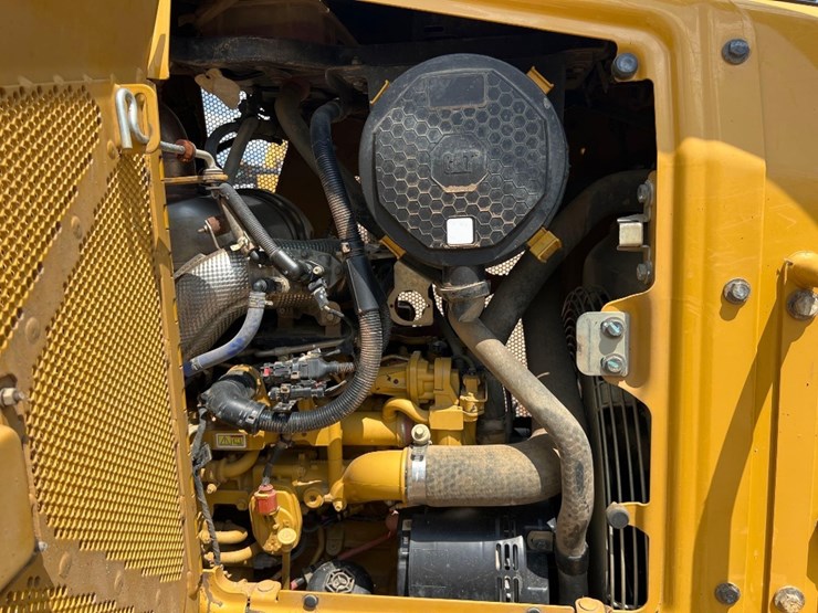 2021-caterpillar-d3-lgp-image-21
