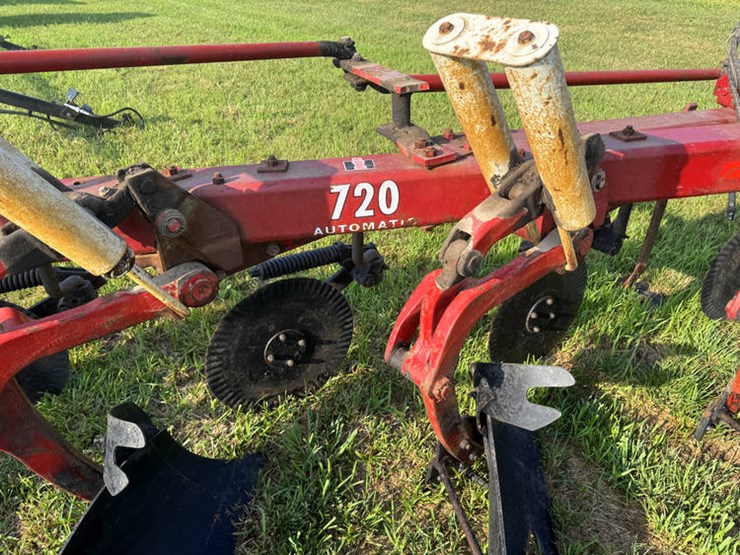 #1425-•-ih-720-4x-auto-reset-plow-image-5