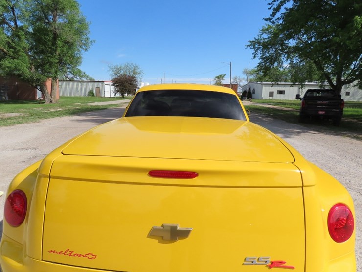 2004-chevrolet-ssr-pickup-image-22