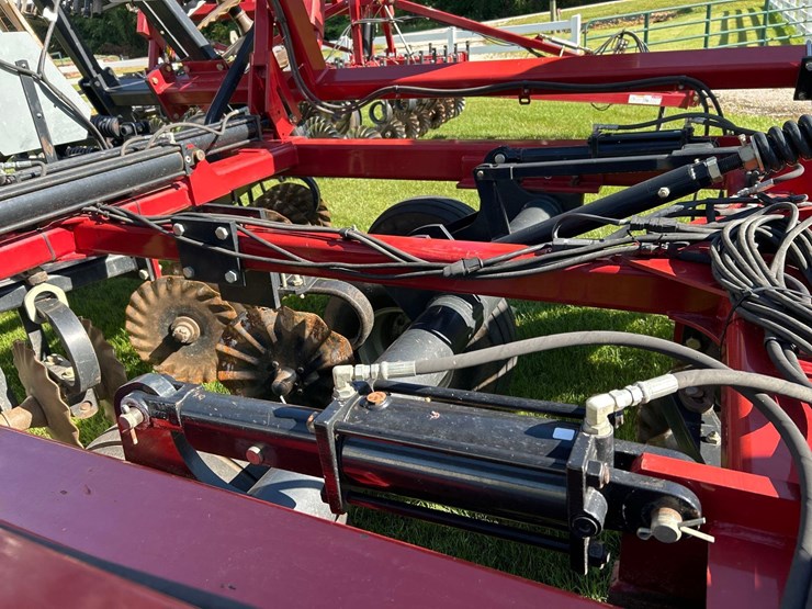 case-ih-330-image-18