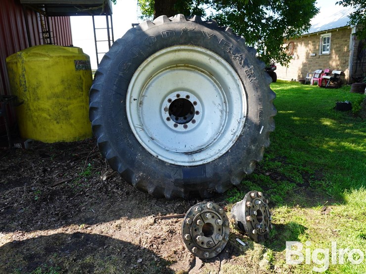 case-ih-7120-18.4r42-tires,-rims-&-10-bolt-dual-hubs-image-9