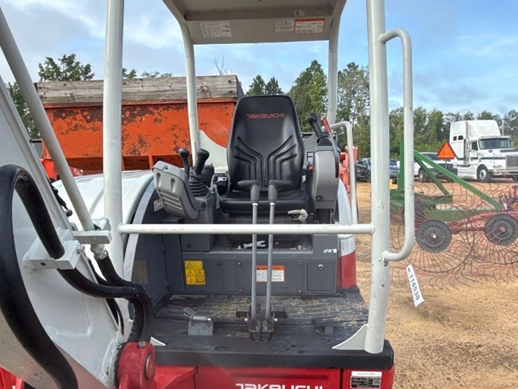 2024-takeuchi-tb240-image-14