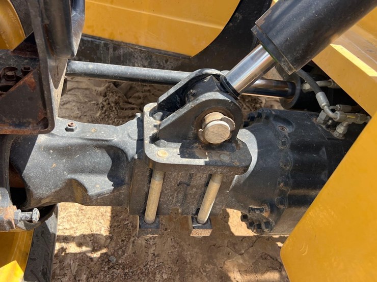 2013-caterpillar-tl943c-image-14
