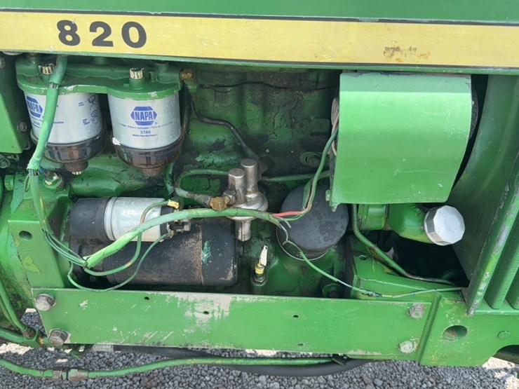 john-deere-820-image-8
