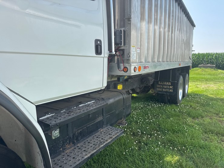 2003-freightliner-fl80-image-6