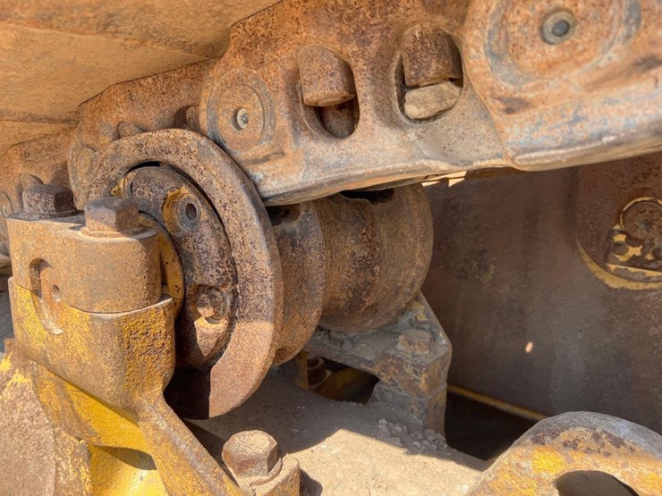 2018-caterpillar-d8t-image-10