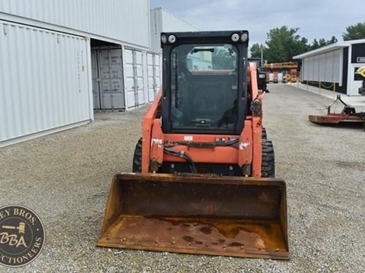 2017-kubota-ssv65-image-29