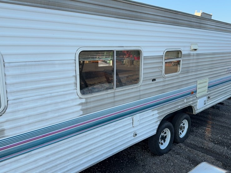 #3059-•-1999-28'-fleetwood-prowler-camper-image-12
