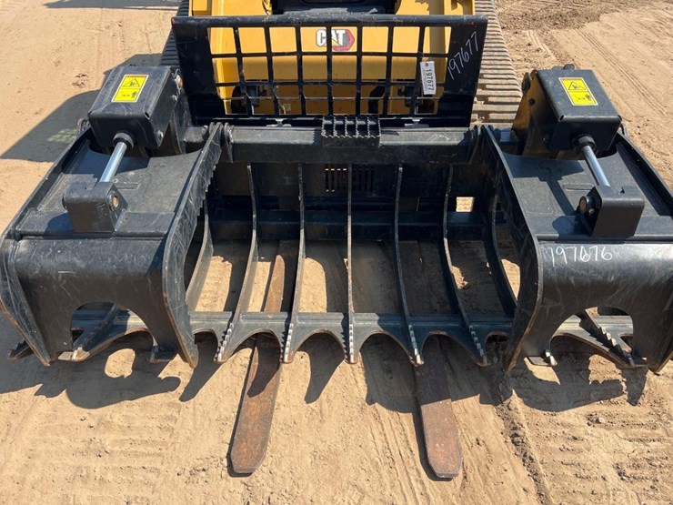 caterpillar-48"-quick-attach-forks-image-1