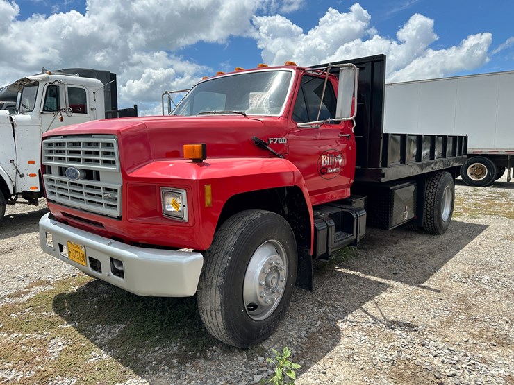 1992-ford-f700-image-1
