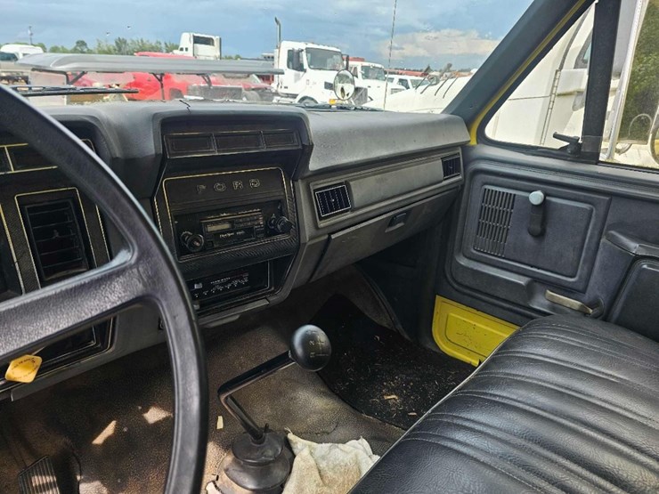 1988-ford-f700-image-8