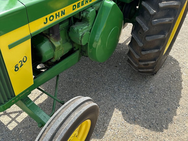 john-deere-820-image-4
